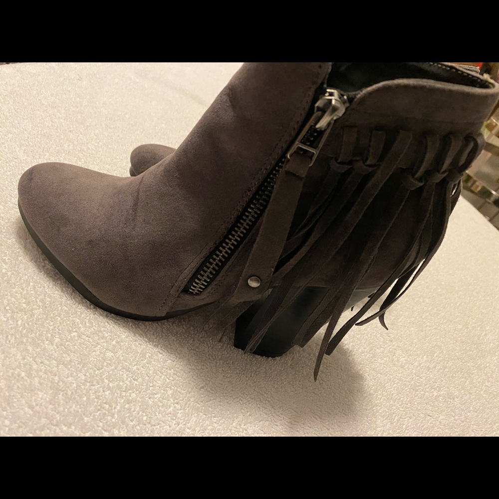 Brand New Fashionable Boots By BRECKELLES - Box 58